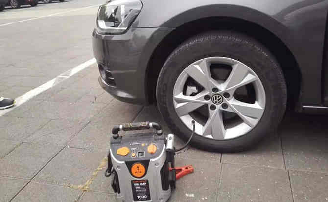 隆回汽车搭电案例